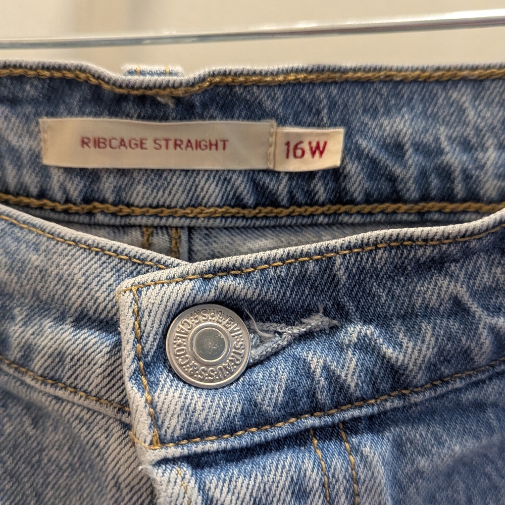 Levi's Premium Ribcage Straight Jeans - Picture 4 of 6